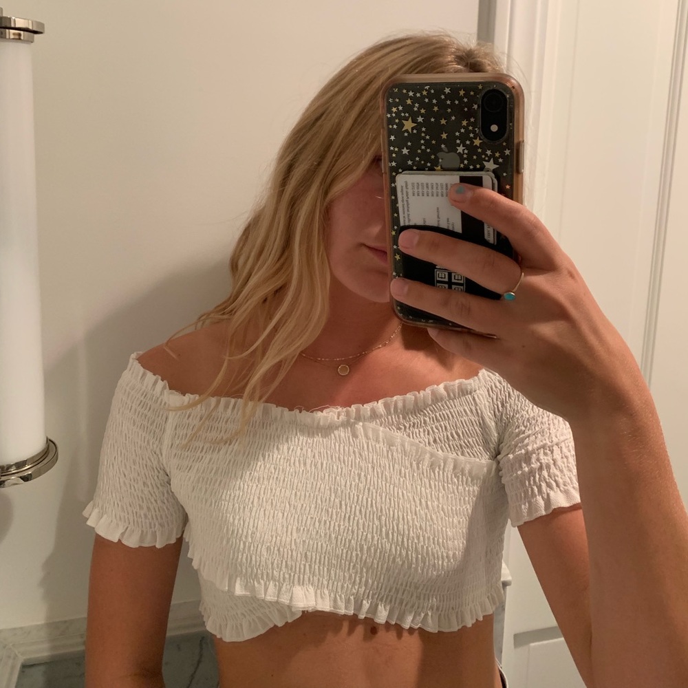 seek the label crop top